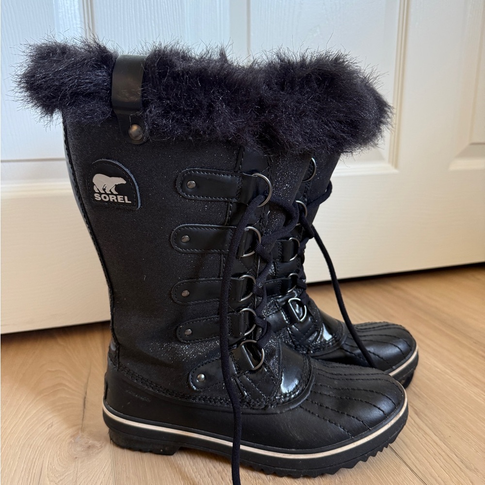 Sorel Women’s Black Snow Boots with Fur Trim